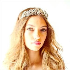 Untamed Petals Reyes Headpiece Wedding Tiara